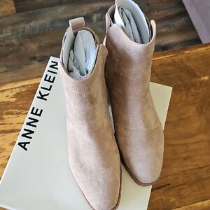 Anne Klein Light Taupe Suede Ankle Booties (Size 8.5) Retail$119